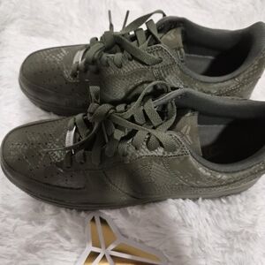 Nike Forest Green Textured Sneakers